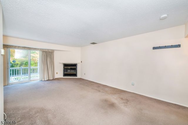 94 Woods Edge Dr, Roxbury Twp., NJ 07876