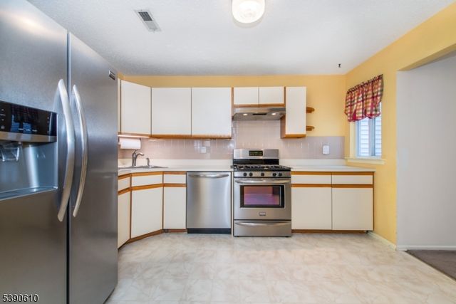 94 Woods Edge Dr, Roxbury Twp., NJ 07876