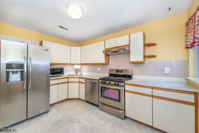 94 Woods Edge Dr, Roxbury Twp., NJ 07876