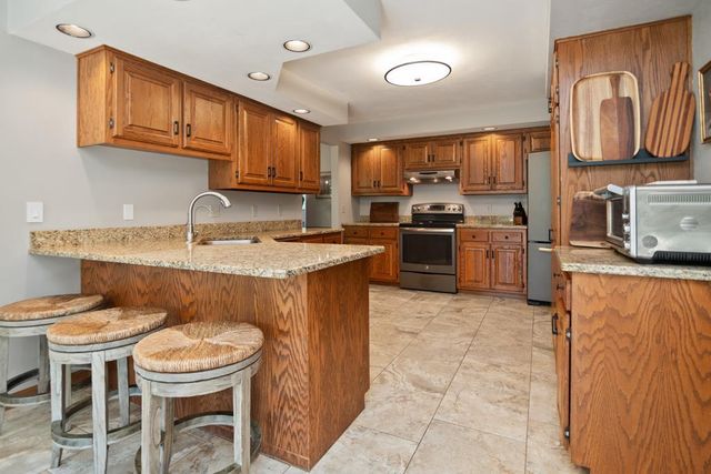 1825 EAGLE DRIVE, Neenah, WI 54956
