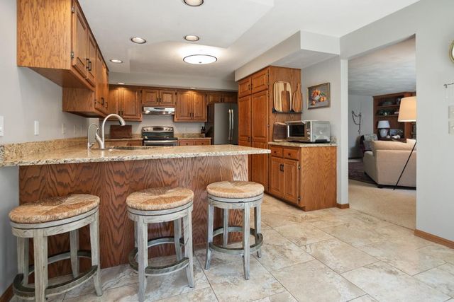 1825 EAGLE DRIVE, Neenah, WI 54956