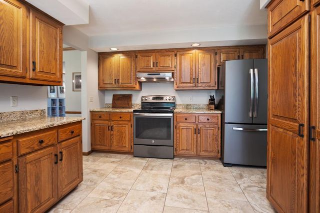 1825 EAGLE DRIVE, Neenah, WI 54956