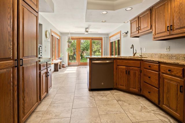1825 EAGLE DRIVE, Neenah, WI 54956