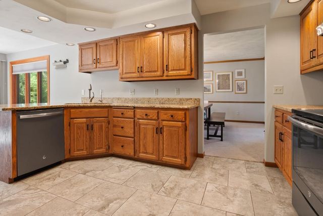 1825 EAGLE DRIVE, Neenah, WI 54956