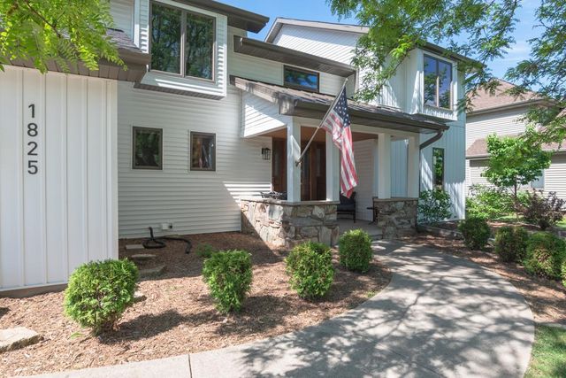 1825 EAGLE DRIVE, Neenah, WI 54956