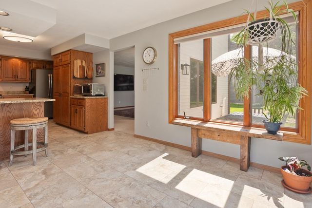 1825 EAGLE DRIVE, Neenah, WI 54956