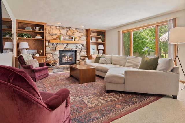 1825 EAGLE DRIVE, Neenah, WI 54956