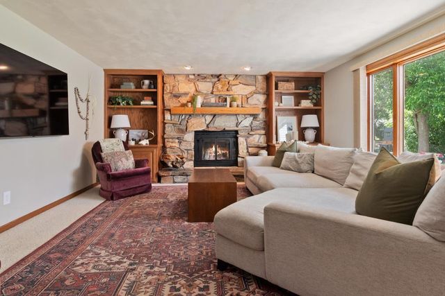 1825 EAGLE DRIVE, Neenah, WI 54956