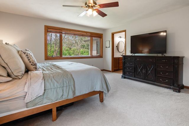 1825 EAGLE DRIVE, Neenah, WI 54956