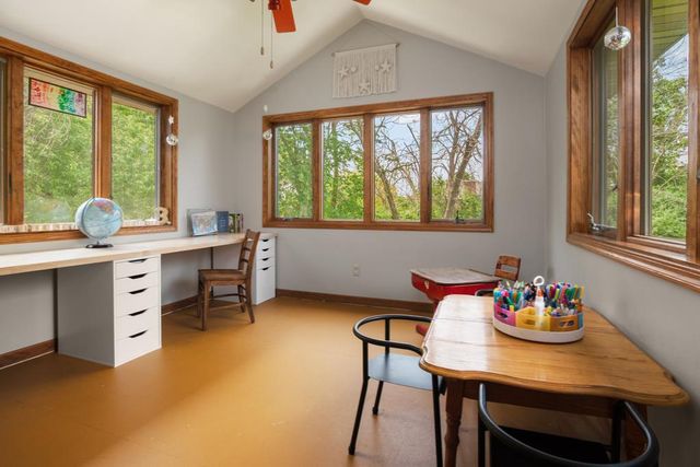 1825 EAGLE DRIVE, Neenah, WI 54956