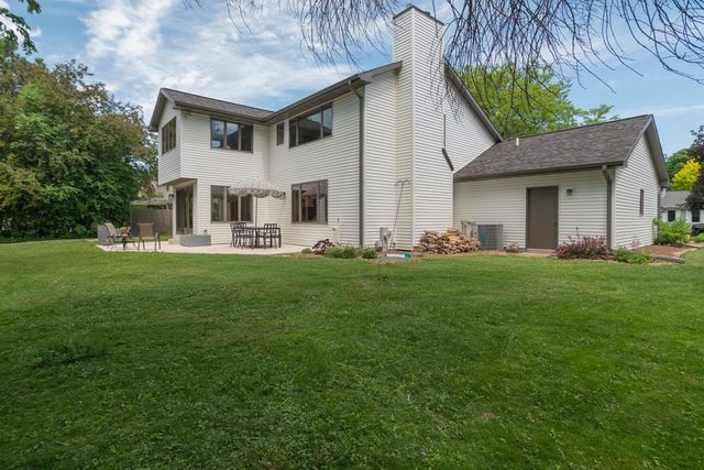 1825 EAGLE DRIVE, Neenah, WI 54956