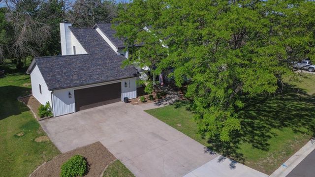 1825 EAGLE DRIVE, Neenah, WI 54956