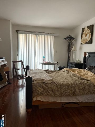 402 Williams Court U402, Edgewater, NJ 07020