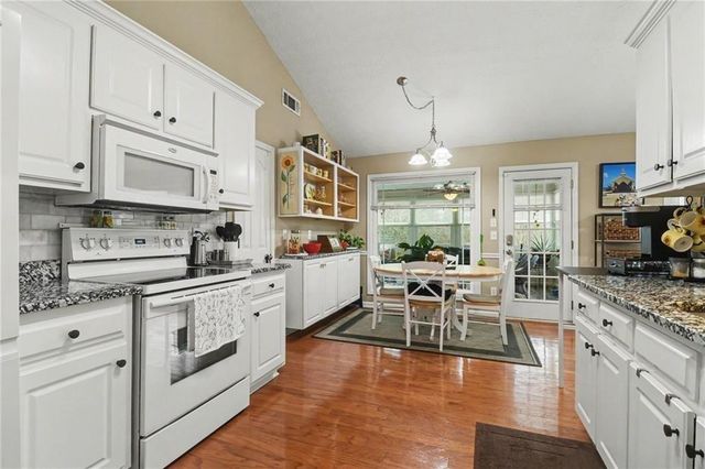 16 Bailey Park Court, Jefferson, GA 30549