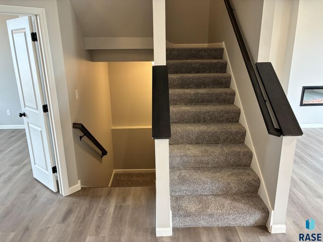 2001 N Valley View Rd Road, Sioux Falls, SD 57107