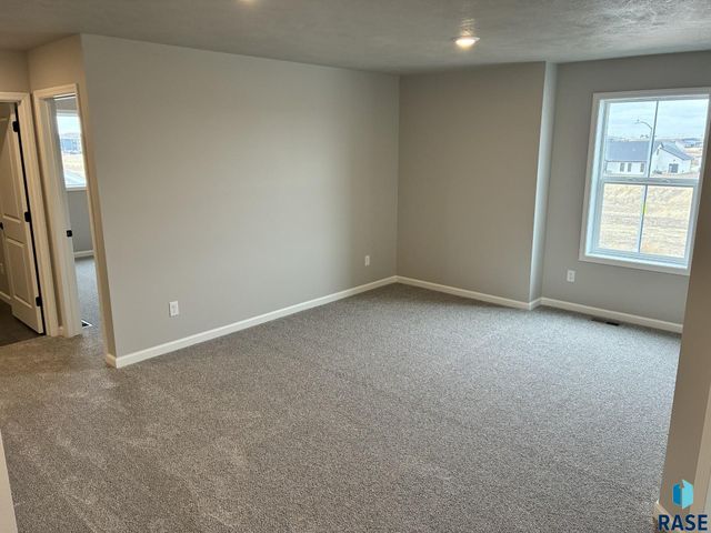 2001 N Valley View Rd Road, Sioux Falls, SD 57107