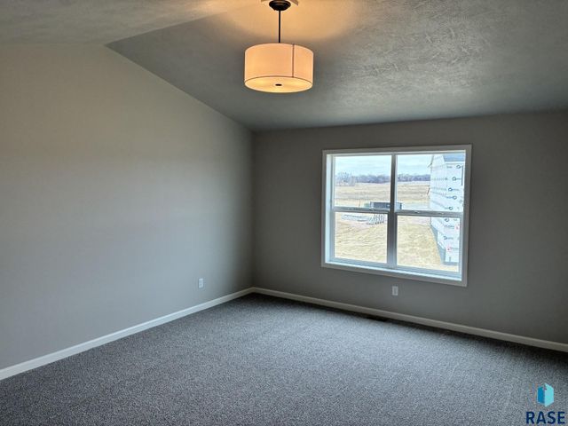 2001 N Valley View Rd Road, Sioux Falls, SD 57107