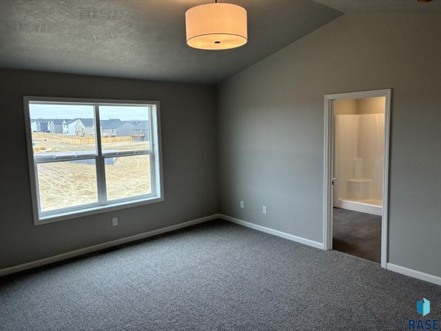 2001 N Valley View Rd Road, Sioux Falls, SD 57107