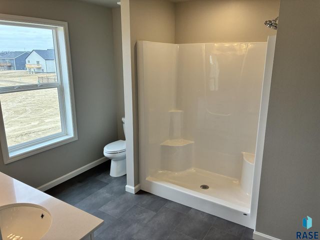 2001 N Valley View Rd Road, Sioux Falls, SD 57107