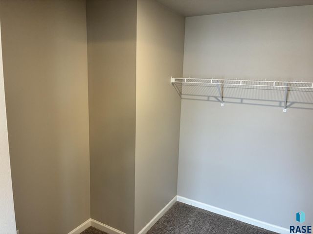 2001 N Valley View Rd Road, Sioux Falls, SD 57107