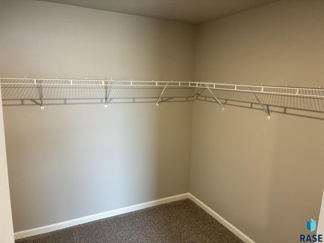 2001 N Valley View Rd Road, Sioux Falls, SD 57107