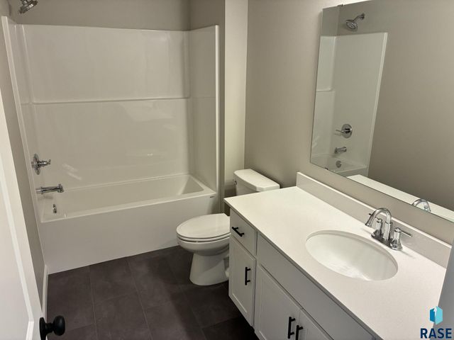 2001 N Valley View Rd Road, Sioux Falls, SD 57107