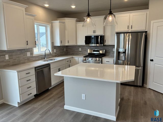 2001 N Valley View Rd Road, Sioux Falls, SD 57107