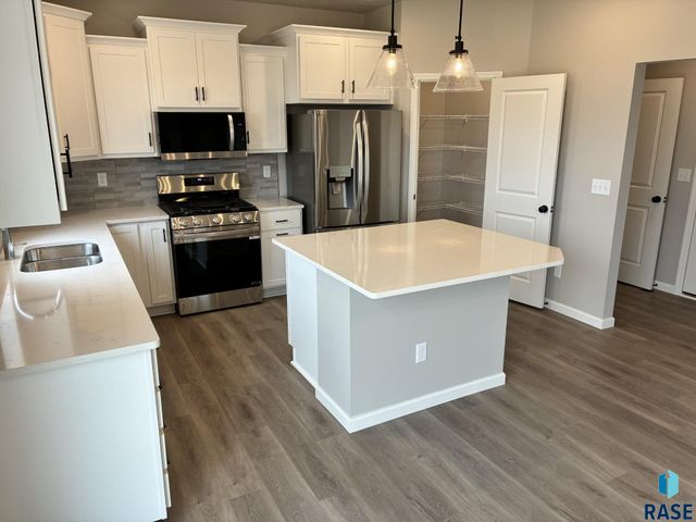 2001 N Valley View Rd Road, Sioux Falls, SD 57107