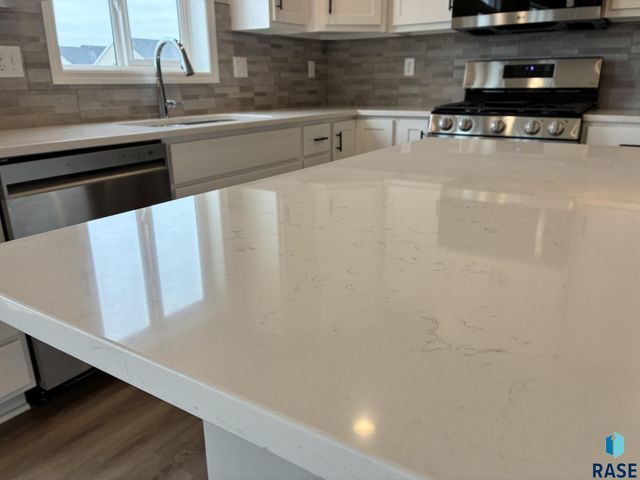 2001 N Valley View Rd Road, Sioux Falls, SD 57107