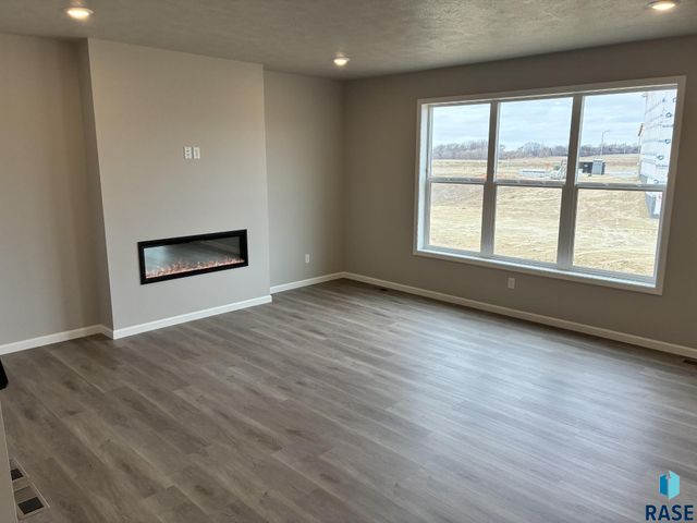 2001 N Valley View Rd Road, Sioux Falls, SD 57107