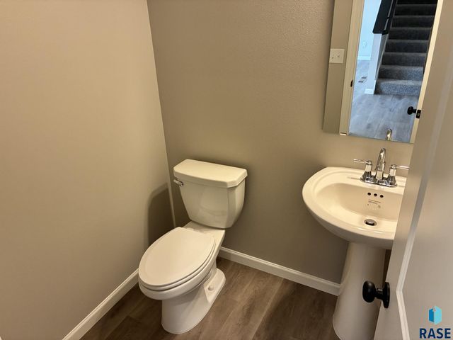 2001 N Valley View Rd Road, Sioux Falls, SD 57107