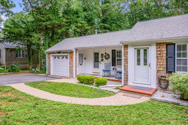 5 Hinckley Circle, Osterville, MA 02655