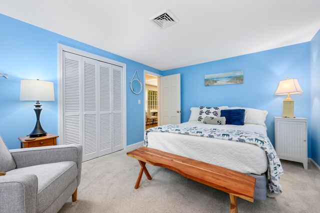 5 Hinckley Circle, Osterville, MA 02655