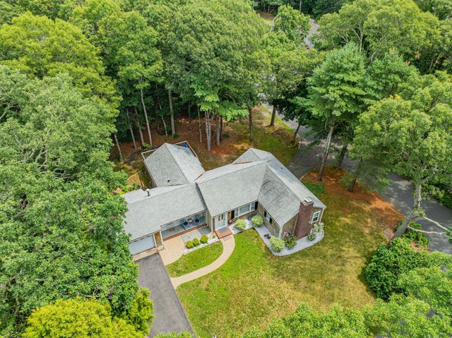 5 Hinckley Circle, Osterville, MA 02655