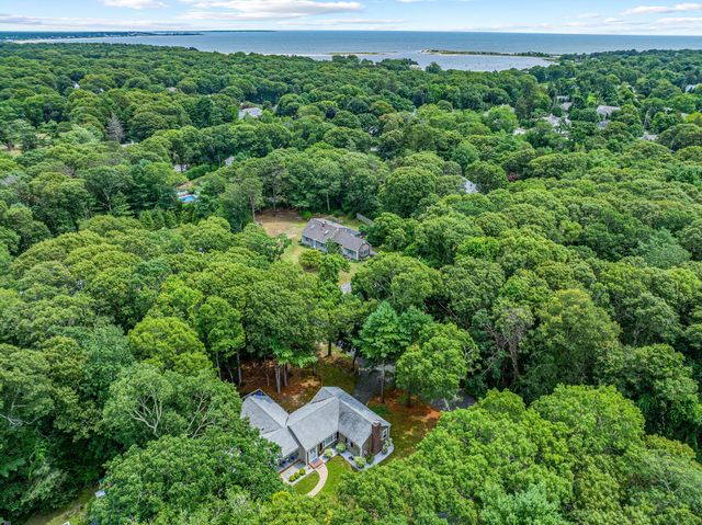 5 Hinckley Circle, Osterville, MA 02655