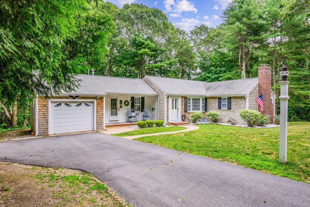5 Hinckley Circle, Osterville, MA 02655