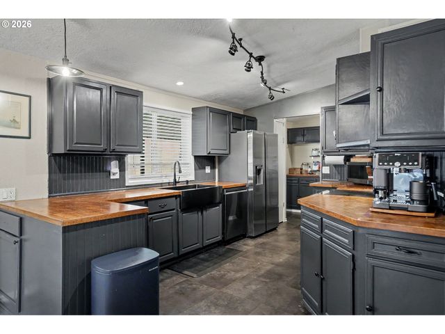 12450 Sw FISCHER Rd 103, Portland, OR 97224