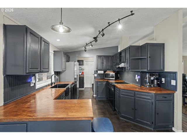 12450 Sw FISCHER Rd 103, Portland, OR 97224