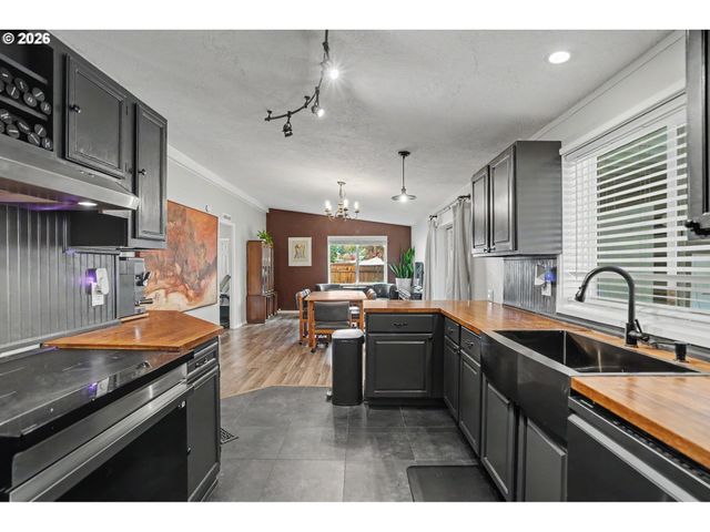 12450 Sw FISCHER Rd 103, Portland, OR 97224