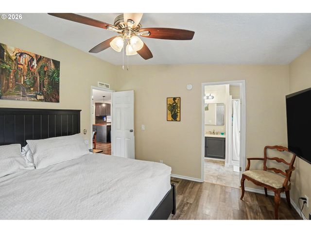 12450 Sw FISCHER Rd 103, Portland, OR 97224