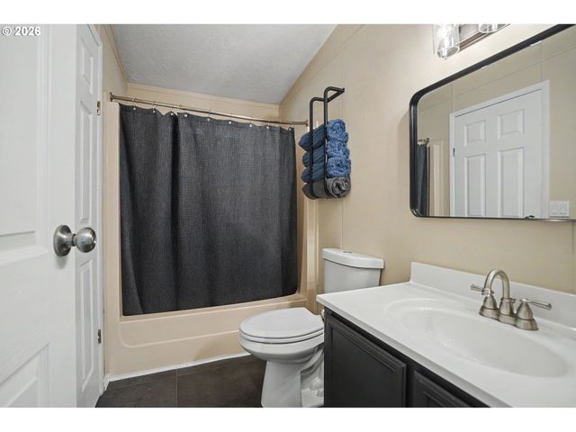 12450 Sw FISCHER Rd 103, Portland, OR 97224