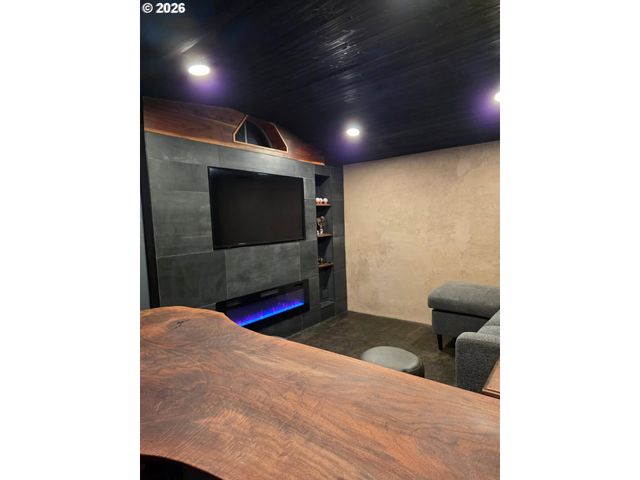 12450 Sw FISCHER Rd 103, Portland, OR 97224