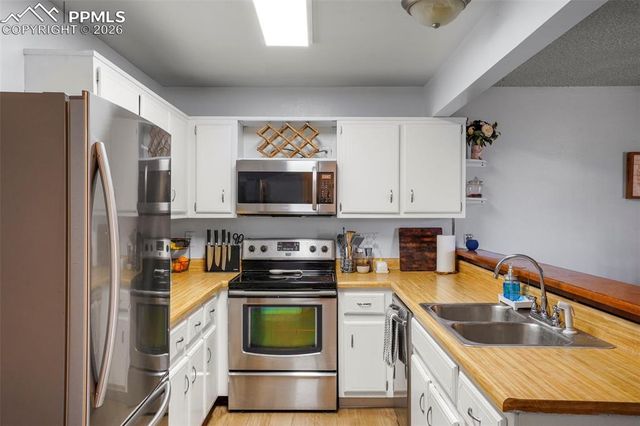 1990 Erin Loop, Colorado Springs, CO 80918