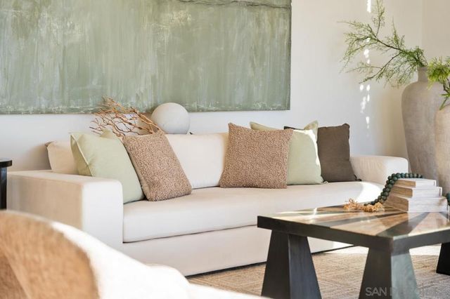 8080 La Jolla Scenic Dr N, La Jolla, CA 92037