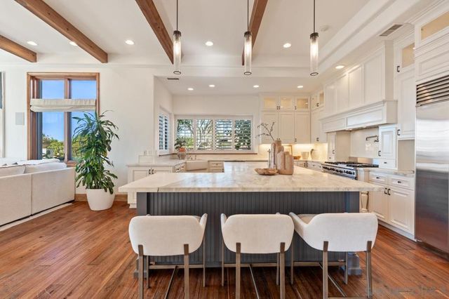 8080 La Jolla Scenic Dr N, La Jolla, CA 92037