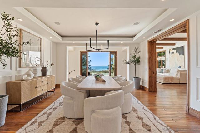 8080 La Jolla Scenic Dr N, La Jolla, CA 92037