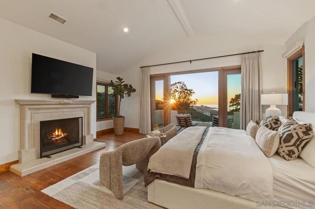 8080 La Jolla Scenic Dr N, La Jolla, CA 92037