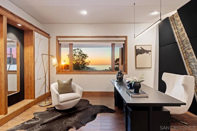 8080 La Jolla Scenic Dr N, La Jolla, CA 92037