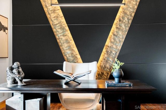 8080 La Jolla Scenic Dr N, La Jolla, CA 92037