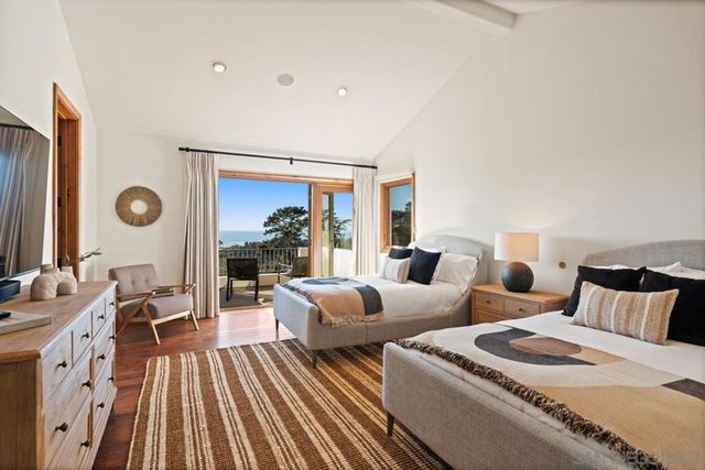 8080 La Jolla Scenic Dr N, La Jolla, CA 92037